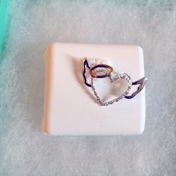 10KT White Gold Angel Heart Pendant W free chain - Picture 5 of 10